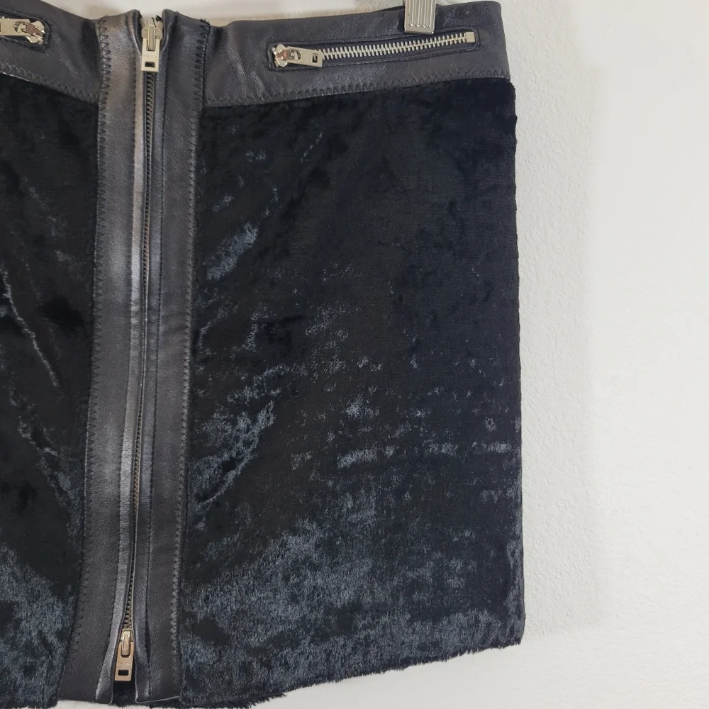 BEBE black soft faux fur genuine leather zip front gothic punk edgy mini skirt